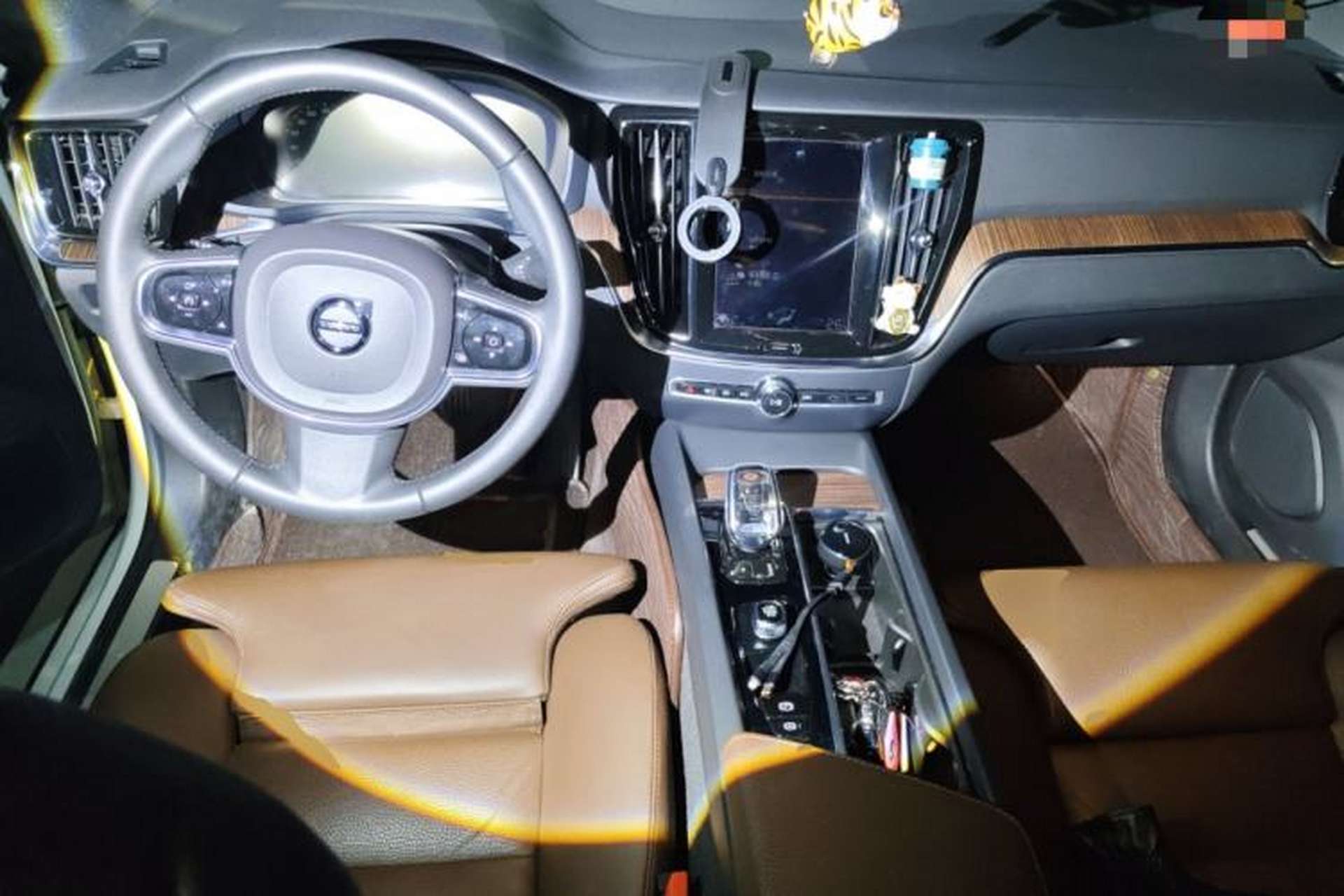 Used Volvo S60 2022 B4 Zhiyuan Luxury Edition Center Console