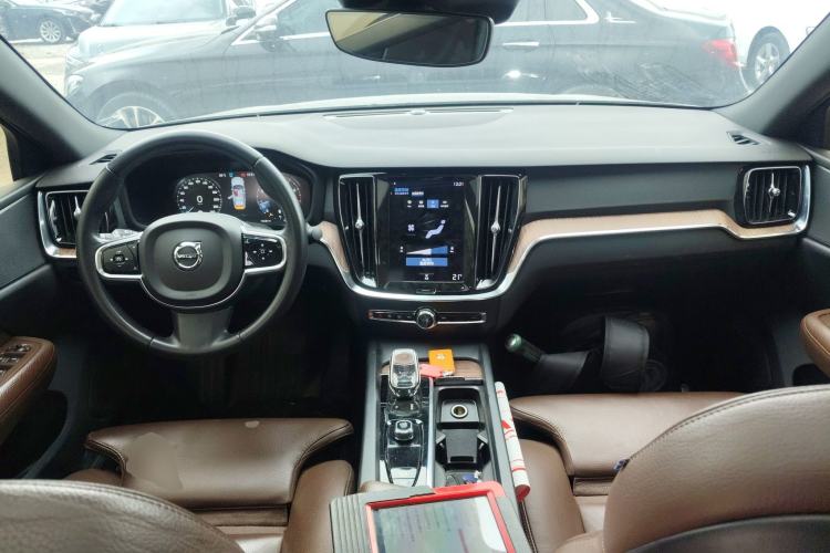 Used Volvo S60 2022 B4 Zhiyuan Luxury Edition Center Console