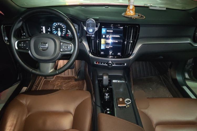 Used Volvo S60 2022 B4 Zhiyi Luxury Edition Center Console