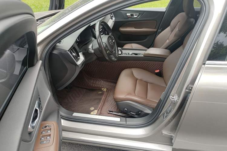 Used Volvo S60 2022 B4 Zhiyi Luxury Edition Driver Seat