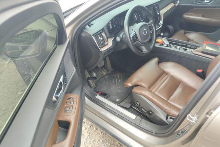 Used Volvo S60 2022 B4 Zhiyuan Luxury Edition Driver Seat