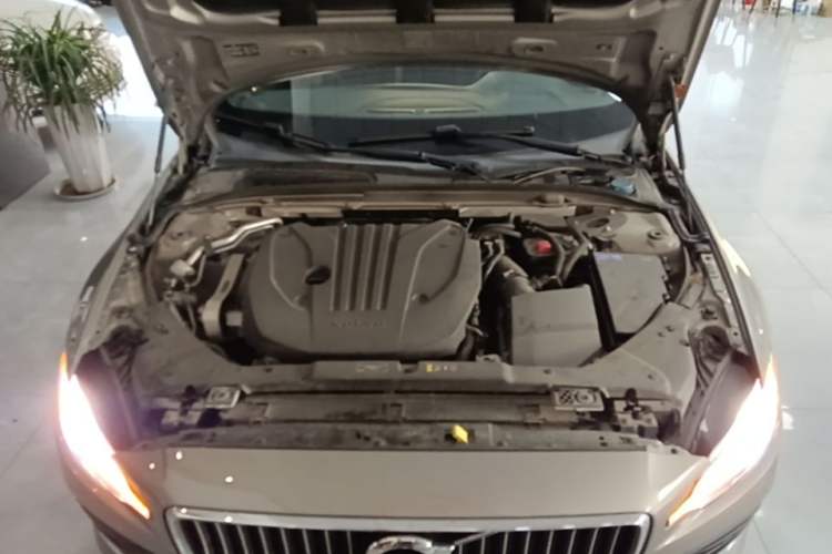 Used Volvo S60 2022 B4 Zhiyuan Luxury Edition Engine Bay