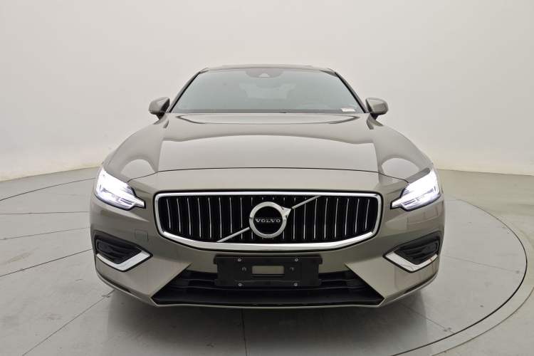 Used Volvo S60 2022 B4 Zhiyuan Luxury Edition Exterior 1