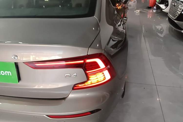 Used Volvo S60 2022 B4 Zhiyuan Luxury Edition Exterior 1