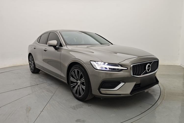 Used Volvo S60 2022 B4 Zhiyuan Luxury Edition Exterior 2
