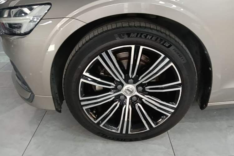 Used Volvo S60 2022 B4 Zhiyuan Luxury Edition Exterior 2