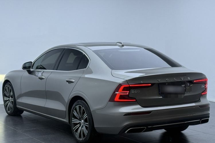 Used Volvo S60 2022 B4 Zhiyuan Luxury Edition Exterior 2