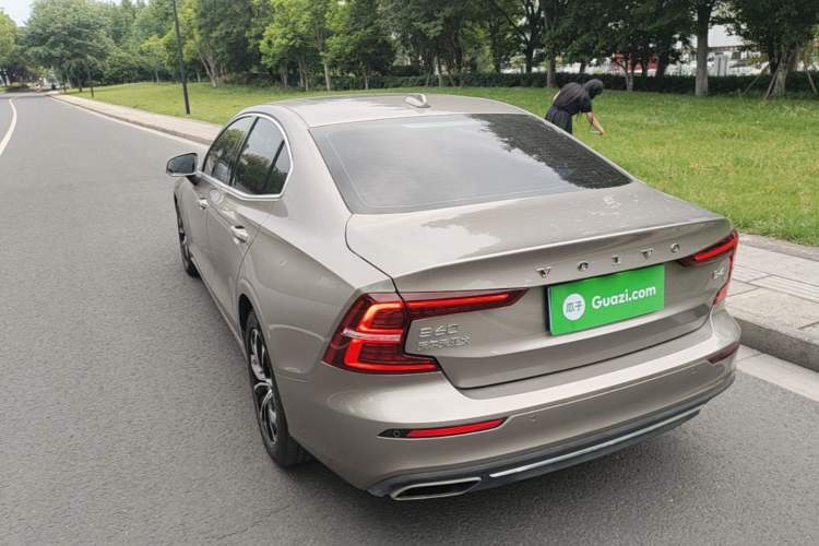 Used Volvo S60 2022 B4 Zhiyi Luxury Edition Exterior 2