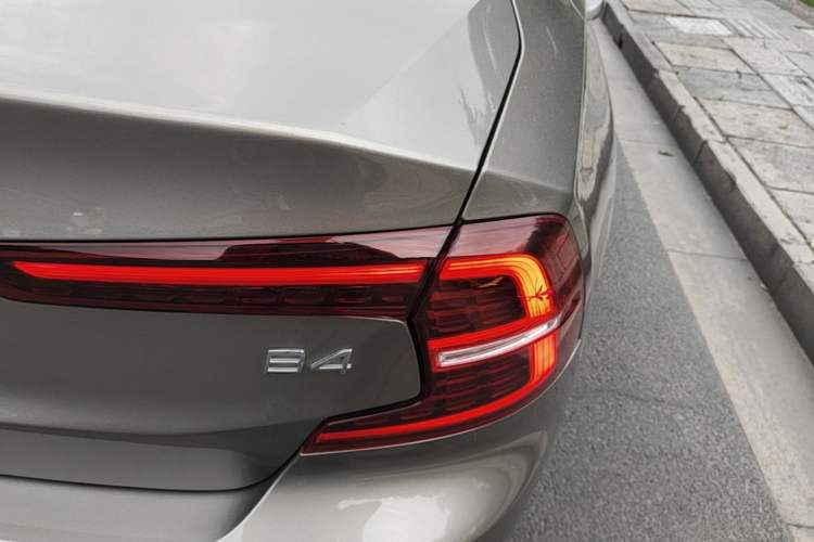 Used Volvo S60 2022 B4 Zhiyi Luxury Edition Exterior 3