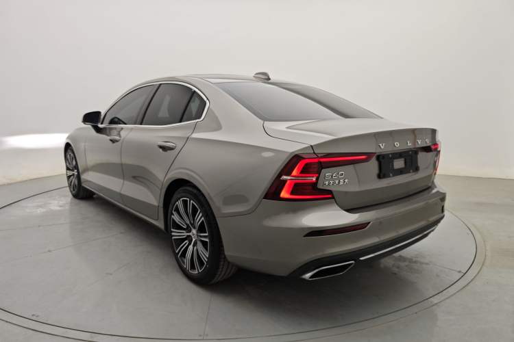 Used Volvo S60 2022 B4 Zhiyuan Luxury Edition Exterior 4