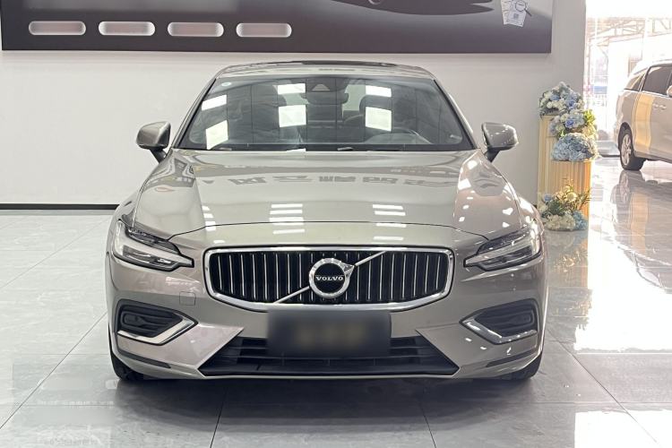 Used Volvo S60 2022 B4 Zhiyuan Luxury Edition Exterior 4