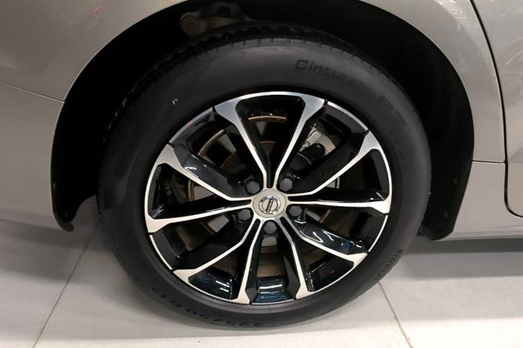 Used Volvo S60 2022 B4 Zhiyi Luxury Edition Exterior 5
