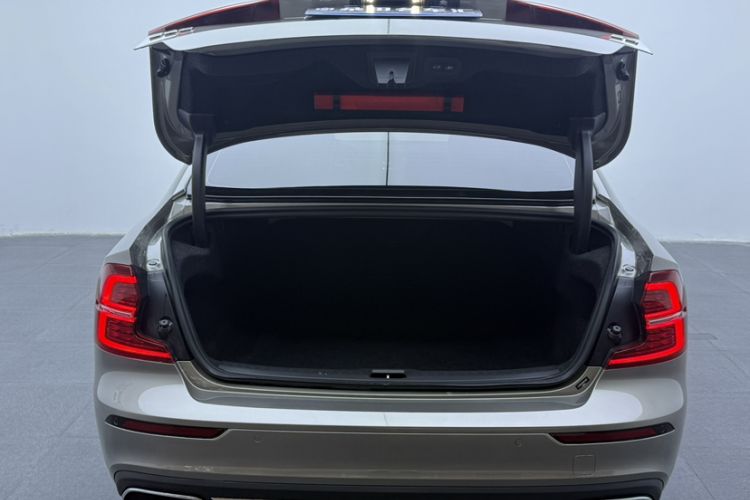 Used Volvo S60 2022 B4 Zhiyuan Luxury Edition Exterior 6