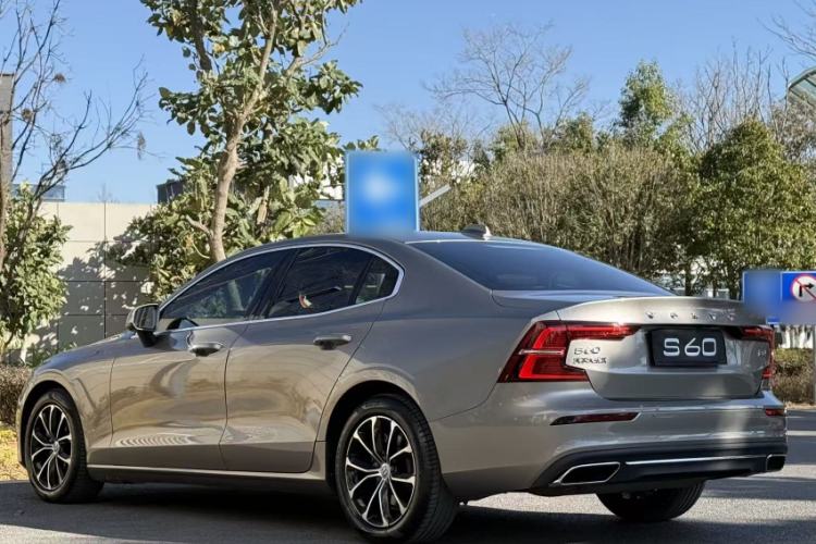 Used Volvo S60 2022 B4 Zhiyi Luxury Edition Exterior 9