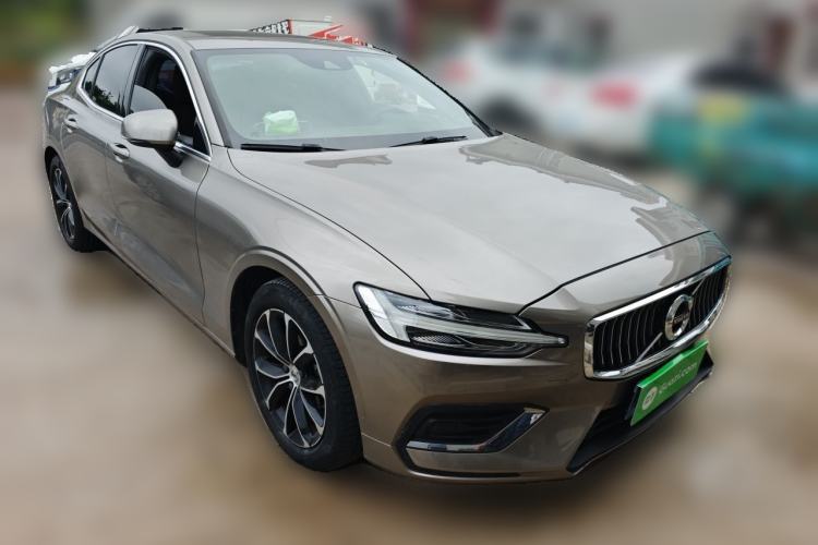 Used Volvo S60 2022 B4 Zhiyi Luxury Edition Front Right 45 Deg