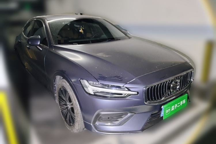 Used Volvo S60 2022 B4 Zhiyuan Luxury Edition Front Right 45 Deg