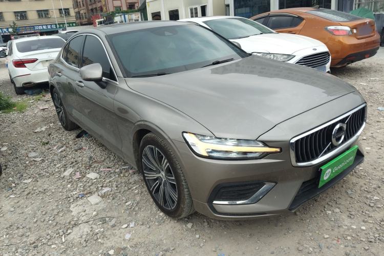 Used Volvo S60 2022 B4 Zhiyuan Luxury Edition Front Right 45 Deg