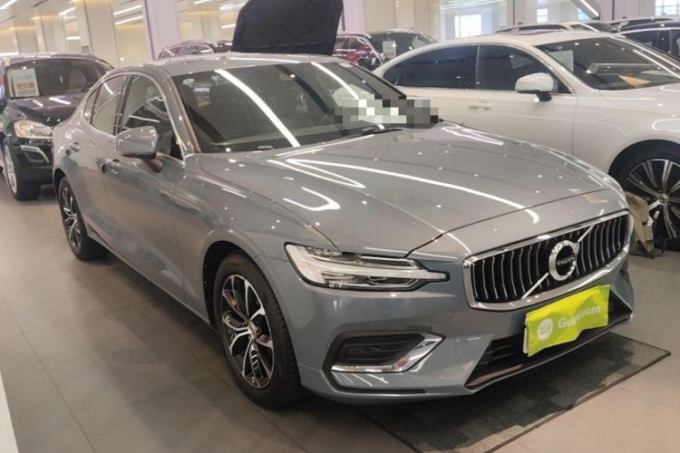 Used Volvo S60 2022 B4 Zhiyi Luxury Edition Front Right 45 Deg