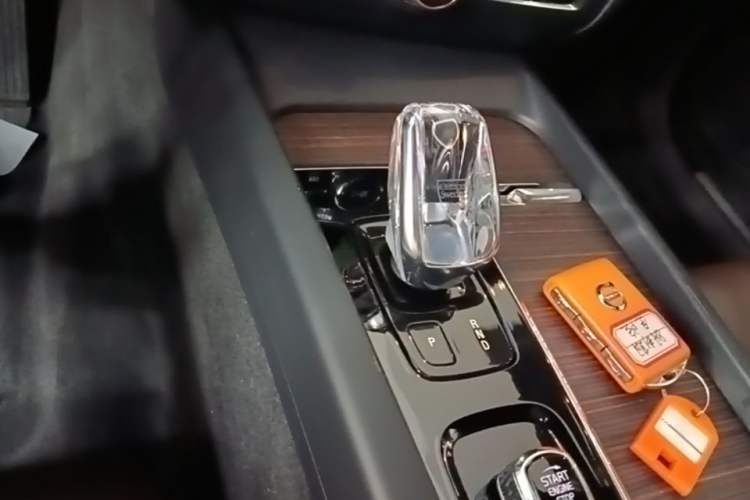 Used Volvo S60 2022 B4 Zhiyuan Luxury Edition Gear Lever