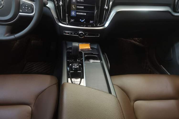 Used Volvo S60 2022 B4 Zhiyi Luxury Edition Gear Lever