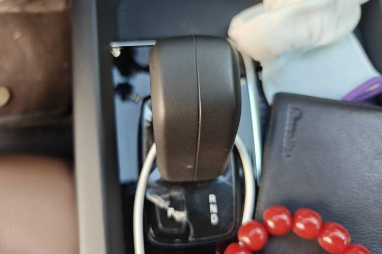 Used Volvo S60 2022 B4 Zhiyi Luxury Edition Gear Lever