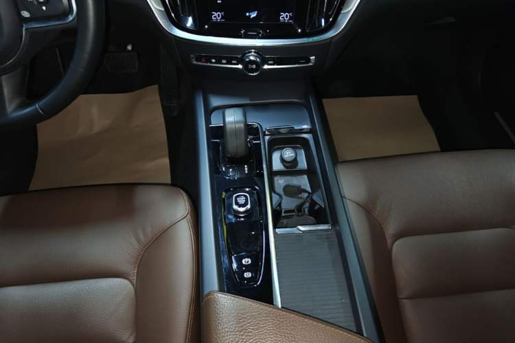 Used Volvo S60 2022 B4 Zhiyi Luxury Edition Gear Lever