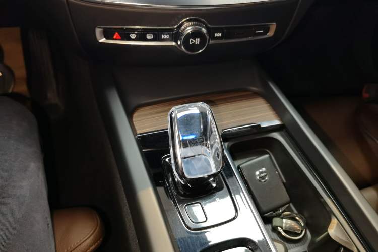 Used Volvo S60 2022 B4 Zhiyuan Luxury Edition Gear Lever