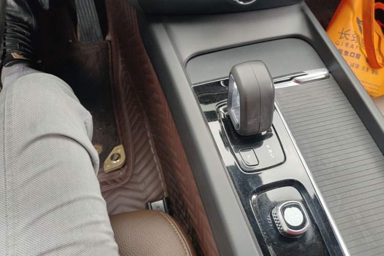 Used Volvo S60 2022 B4 Zhiyi Luxury Edition Gear Lever
