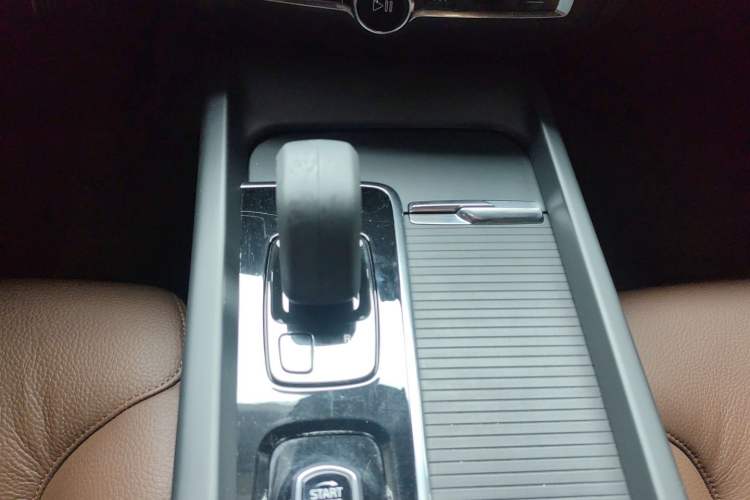 Used Volvo S60 2022 B4 Zhiyi Luxury Edition Gear Lever