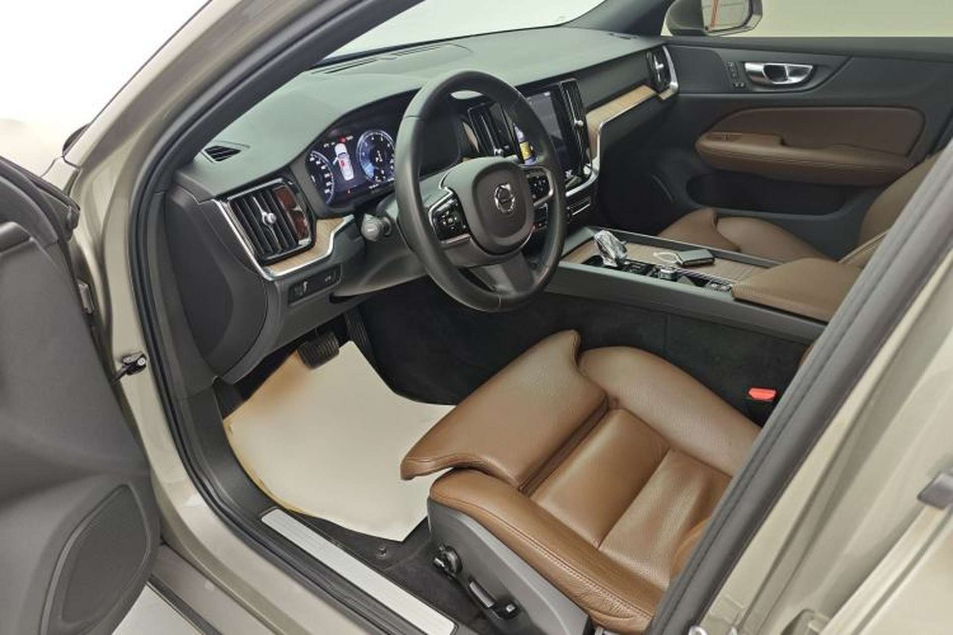 Used Volvo S60 2022 B4 Zhiyuan Luxury Edition Interior 2