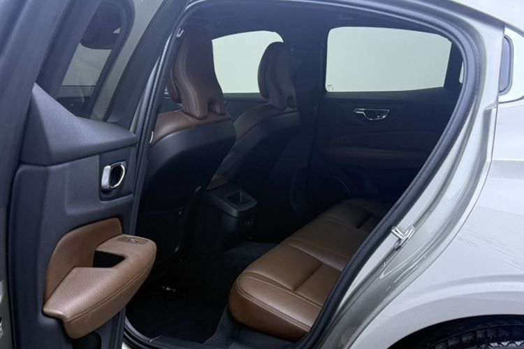 Used Volvo S60 2022 B4 Zhiyuan Luxury Edition Interior 9