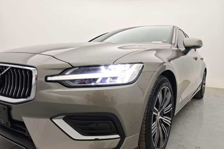 Used Volvo S60 2022 B4 Zhiyuan Luxury Edition Left Front Headlight