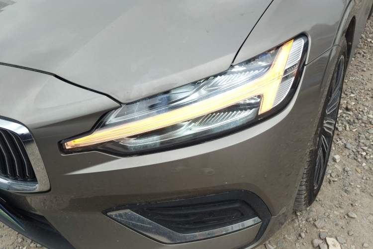 Used Volvo S60 2022 B4 Zhiyuan Luxury Edition Left Front Headlight