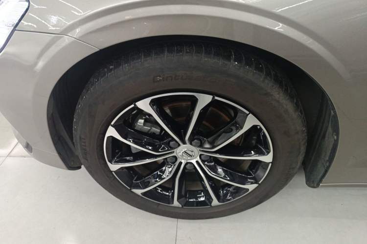 Used Volvo S60 2022 B4 Zhiyi Luxury Edition Left Front Wheel Hub