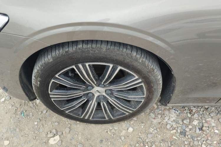 Used Volvo S60 2022 B4 Zhiyuan Luxury Edition Left Front Wheel Hub