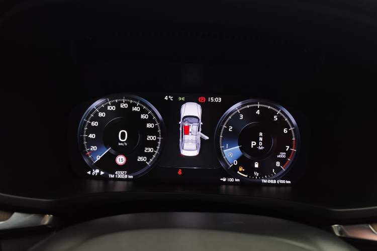 Used Volvo S60 2022 B4 Zhiyuan Luxury Edition Odometer Close Up