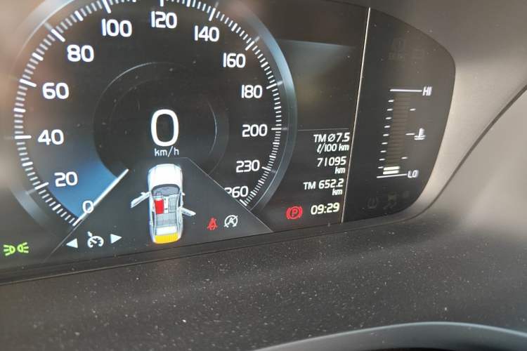 Used Volvo S60 2022 B4 Zhiyi Luxury Edition Odometer Close Up