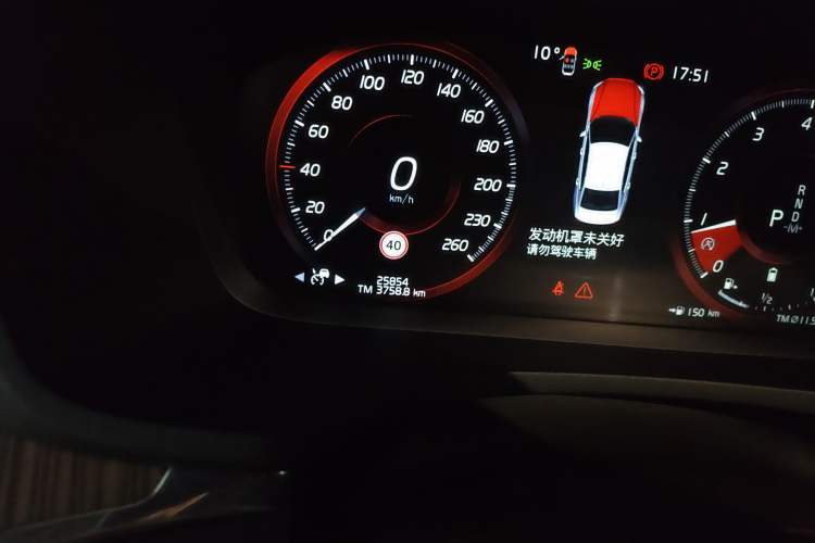 Used Volvo S60 2022 B4 Zhiyuan Luxury Edition Odometer Close Up
