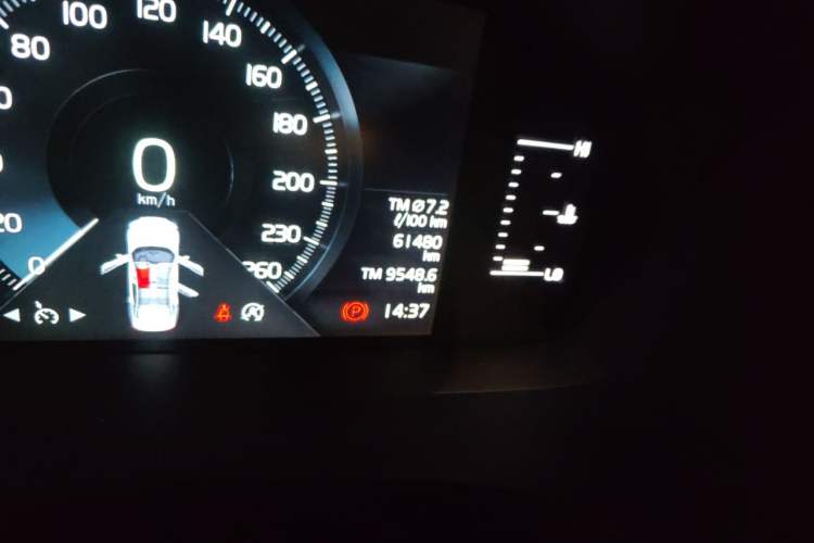 Used Volvo S60 2022 B4 Zhiyi Luxury Edition Odometer Close Up