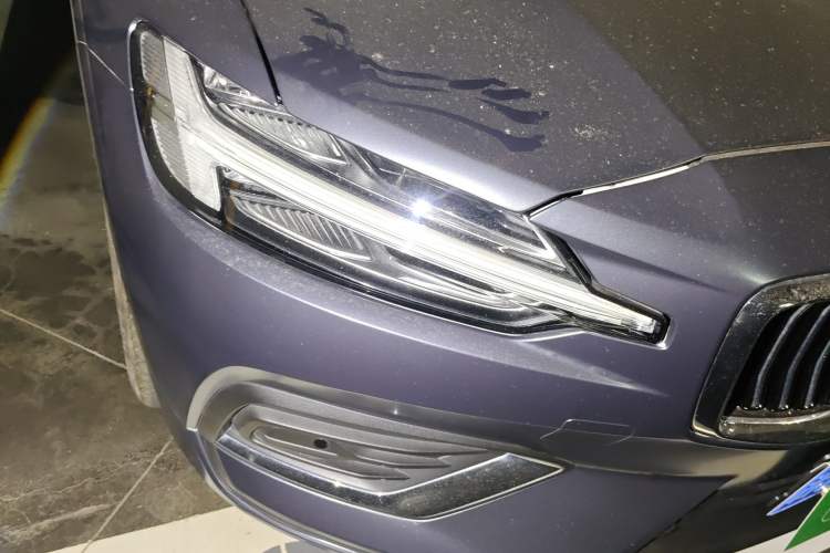 Used Volvo S60 2022 B4 Zhiyuan Luxury Edition Right Front Headlight