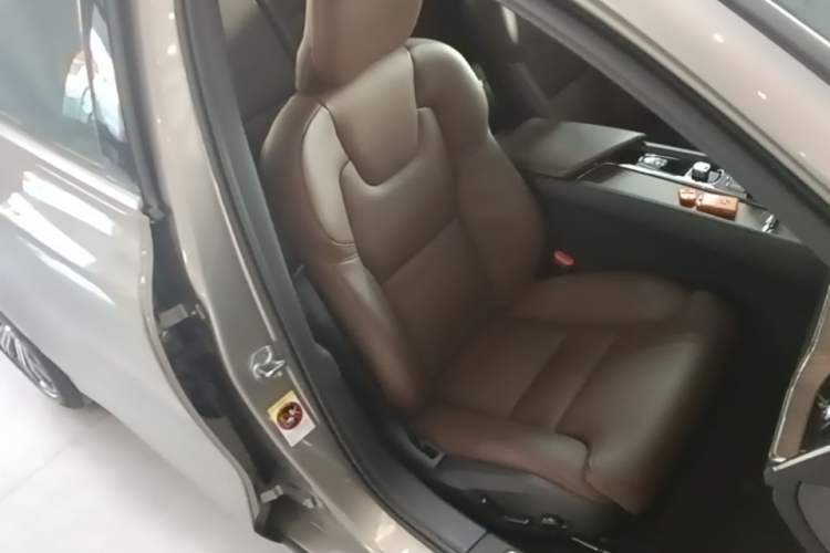 Used Volvo S60 2022 B4 Zhiyuan Luxury Edition Right Front Seat