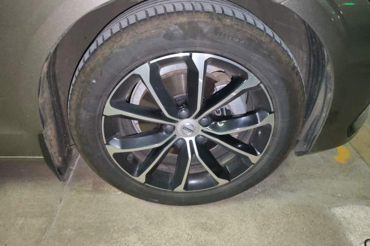 Used Volvo S60 2022 B4 Zhiyi Luxury Edition Right Front Wheel Hub