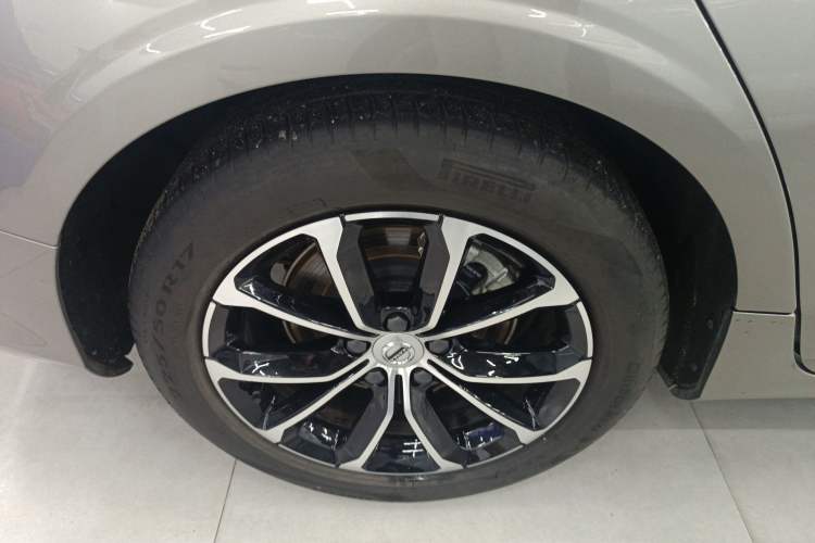 Used Volvo S60 2022 B4 Zhiyi Luxury Edition Right Rear Wheel Hub