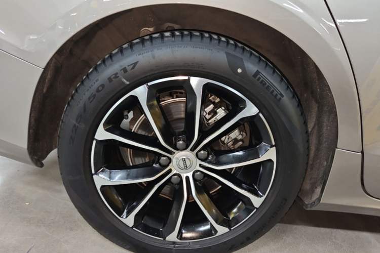 Used Volvo S60 2022 B4 Zhiyi Luxury Edition Right Rear Wheel Hub