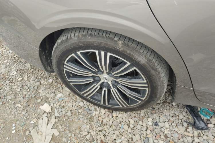 Used Volvo S60 2022 B4 Zhiyuan Luxury Edition Right Rear Wheel Hub