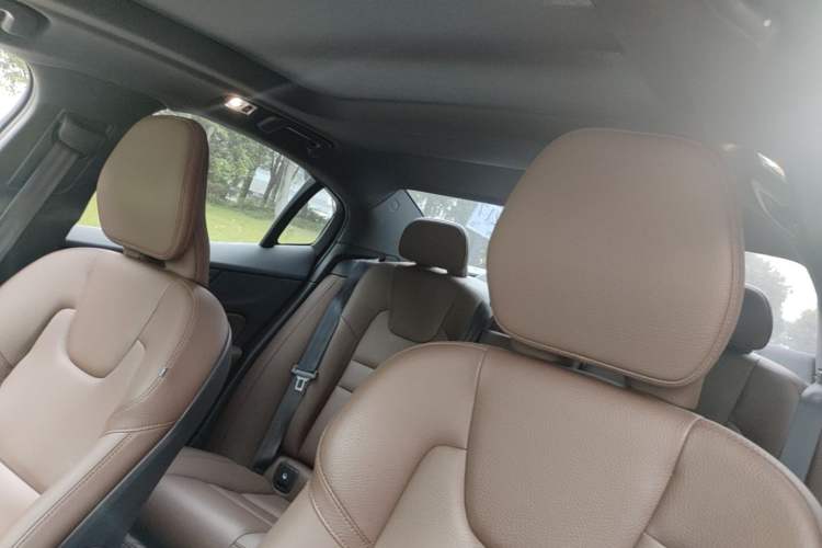 Used Volvo S60 2022 B4 Zhiyi Luxury Edition Roof