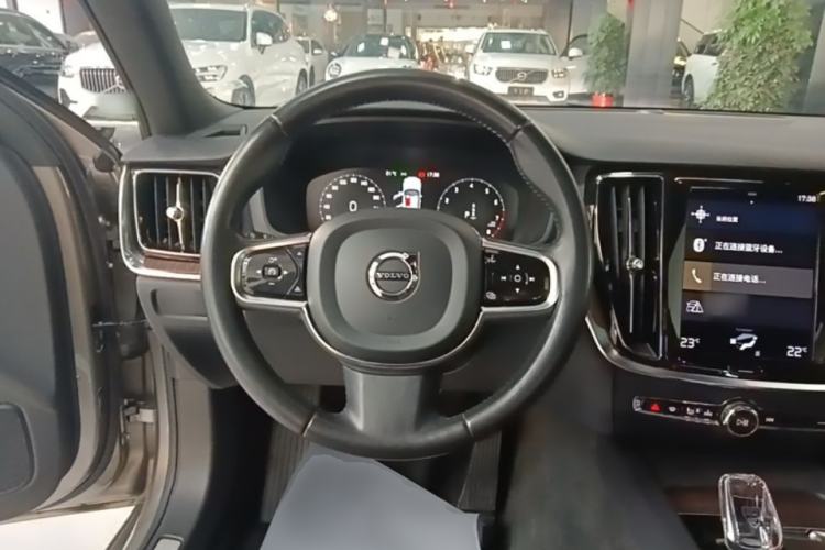 Used Volvo S60 2022 B4 Zhiyuan Luxury Edition Steering Wheel
