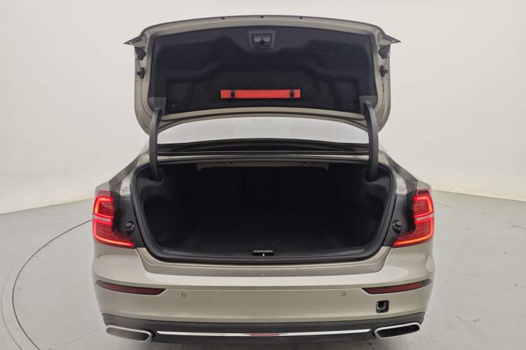 Used Volvo S60 2022 B4 Zhiyuan Luxury Edition Trunk