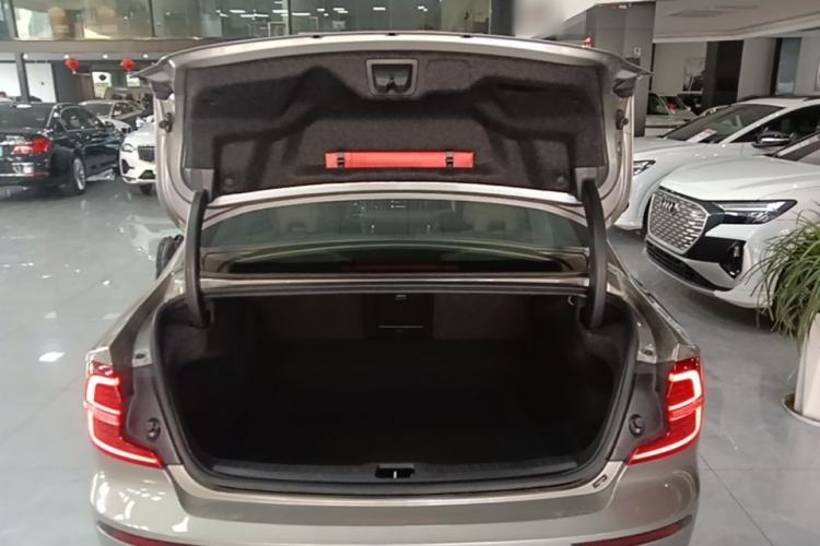 Used Volvo S60 2022 B4 Zhiyuan Luxury Edition Trunk