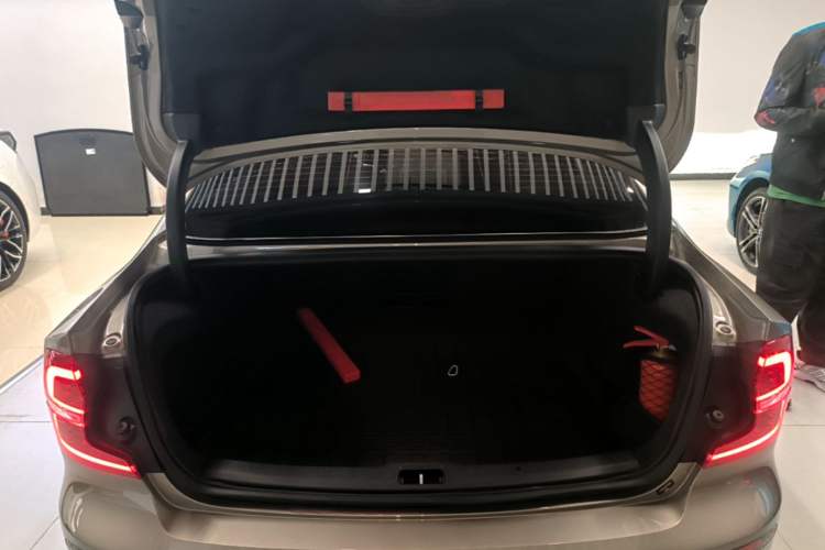 Used Volvo S60 2022 B4 Zhiyi Luxury Edition Trunk